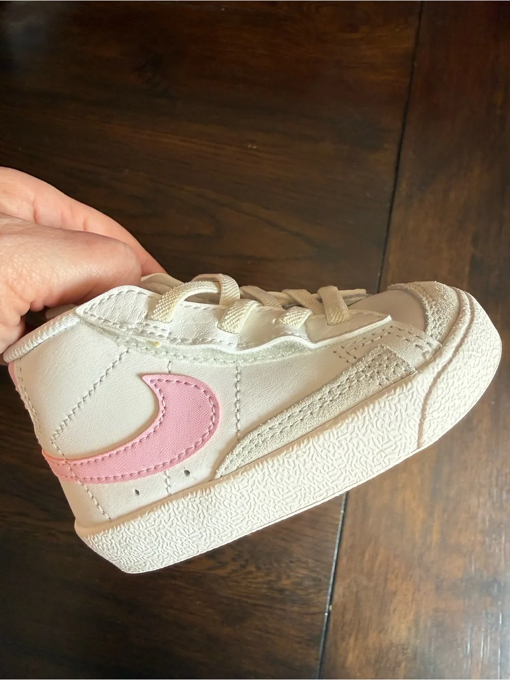 5c Little Girl Nike High-Top Sneakers in White with Pink Swoosh